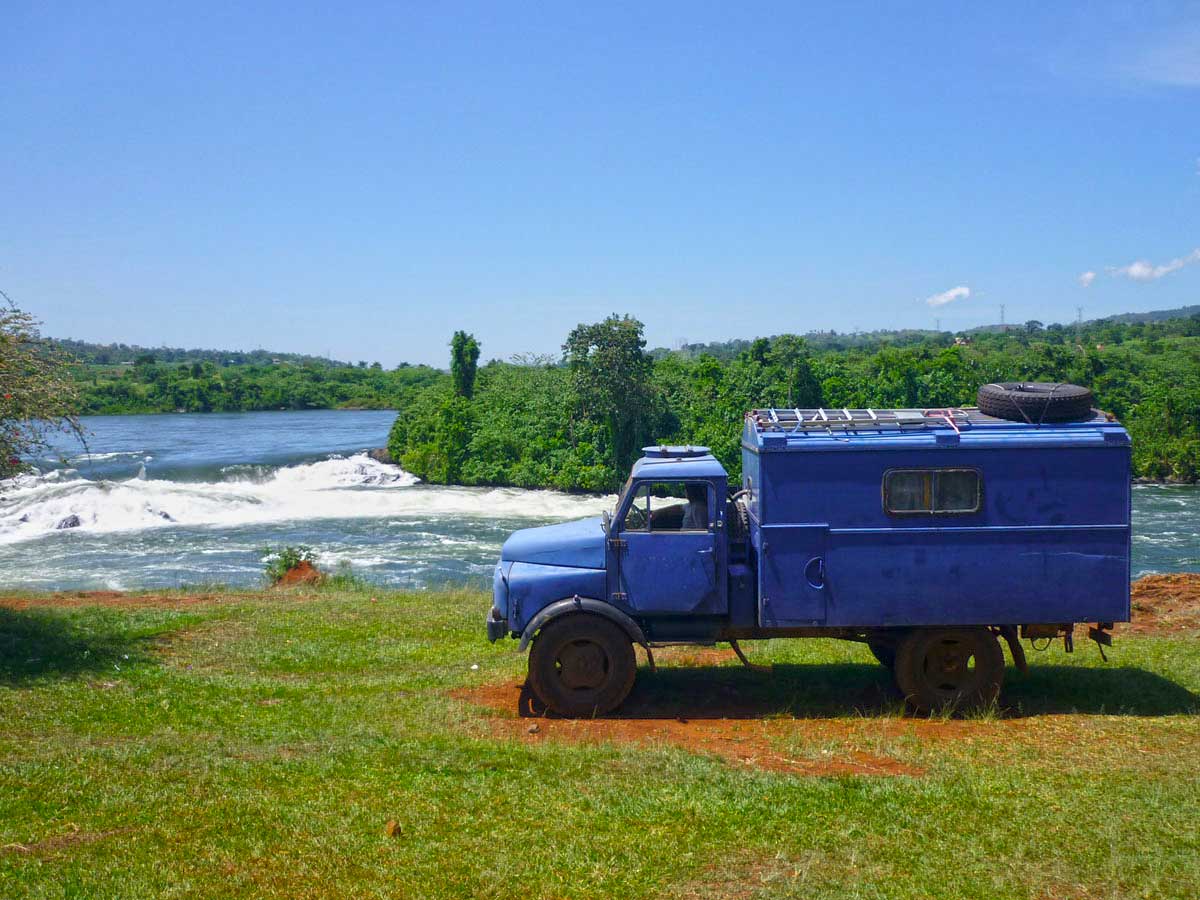 AN den Bujagali Wasserfällen in Uganda