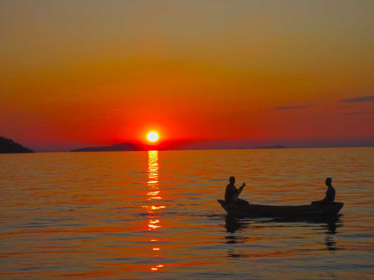 sunsetatcapemaclear Sonnenuntergang am Malawisee